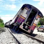 ระทึกทั้งขบวน! รถไฟตกรางที่หัวหิน จัดรถรับคนตกค้าง ปิดเส้นทางกู้ 5 ชั่วโมง