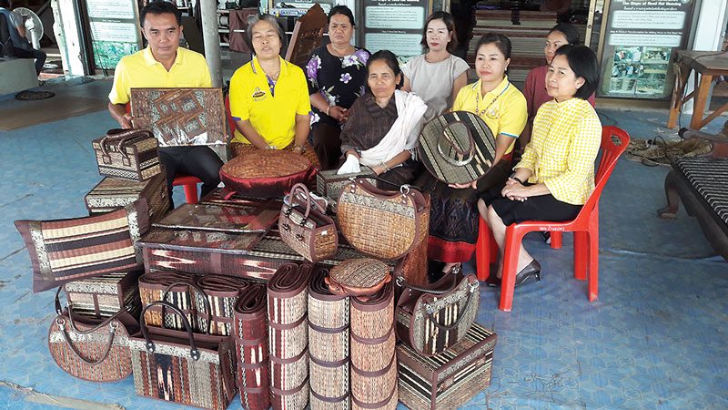 เยือนบ้านแพง-ชมวัดอลังการ