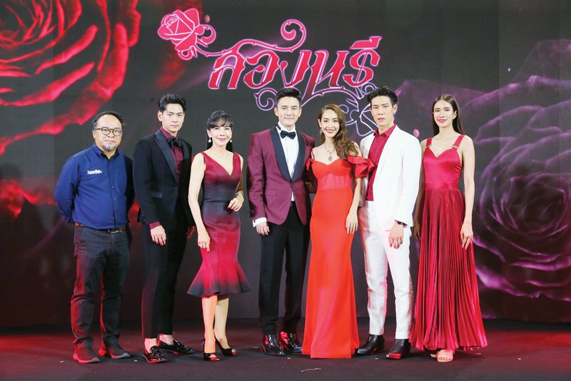 มินแซ่บนำทัพนักแสดงเดินพรมแดงสุดปัง