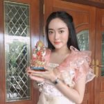 เฮงๆ วันหวยออก แก้มบุ๋ม เผยขันน้ำมนต์ เลขโผล่ชัด แห่สาธุ งวดที่แล้วก็โดนเต็มๆ