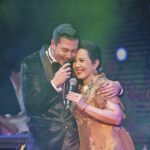 ‘โดม-เมทัล’เปิดคอนเสิร์ตกลางงานฉลองแต่ง แม่เจ้าบ่าวโชว์ลูกคอ-พ่อเจ้าสาวสาดลีลาร็อก