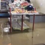 ทั้งลมทั้งฝนถล่ม ศรีราชา น้ำทะลักท่วมบ้านปชช. ถนนหลายสายจมบาดาล (คลิป)