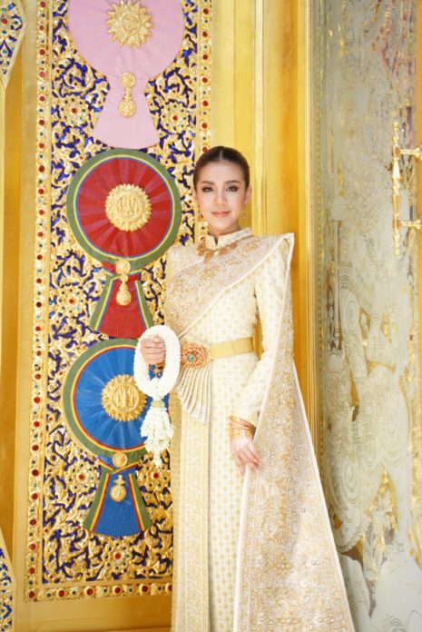 ใบเตยในชุดไทยสวยมาก
