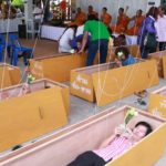 ชาวโคราชนับพัน! แห่นอนโลงศพ ขอพร-สร้างกำลังใจสู้เศรษฐกิจซบเซา