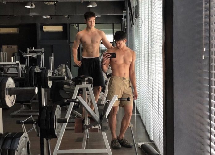 ถอดโชว์นิดๆ
