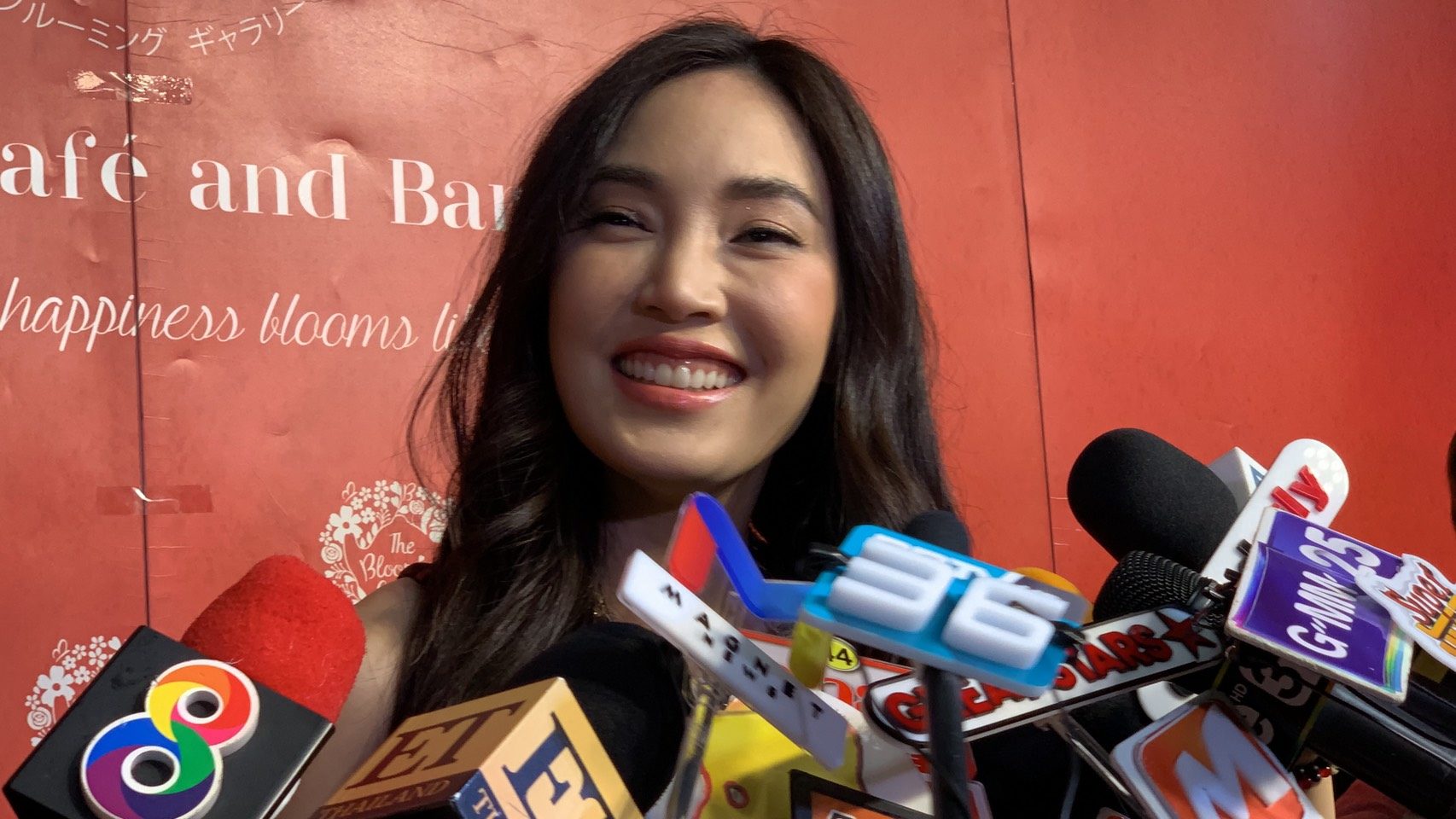 ยิ้มแบบนี้น่ารักจังเลย