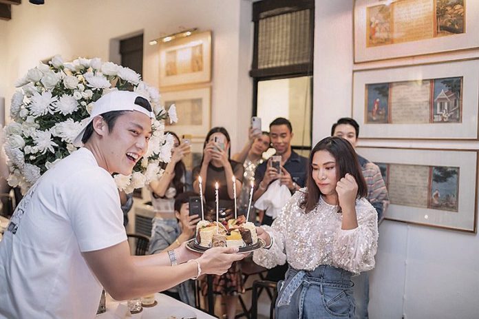 2พี่ใหญ่‘หมาก-เบลล่า’นำทีมบ้านฮับซับ ตะลุยเชียงใหม่-ยกก๊วนทำบุญสืบชะตา! : สดบันเทิง