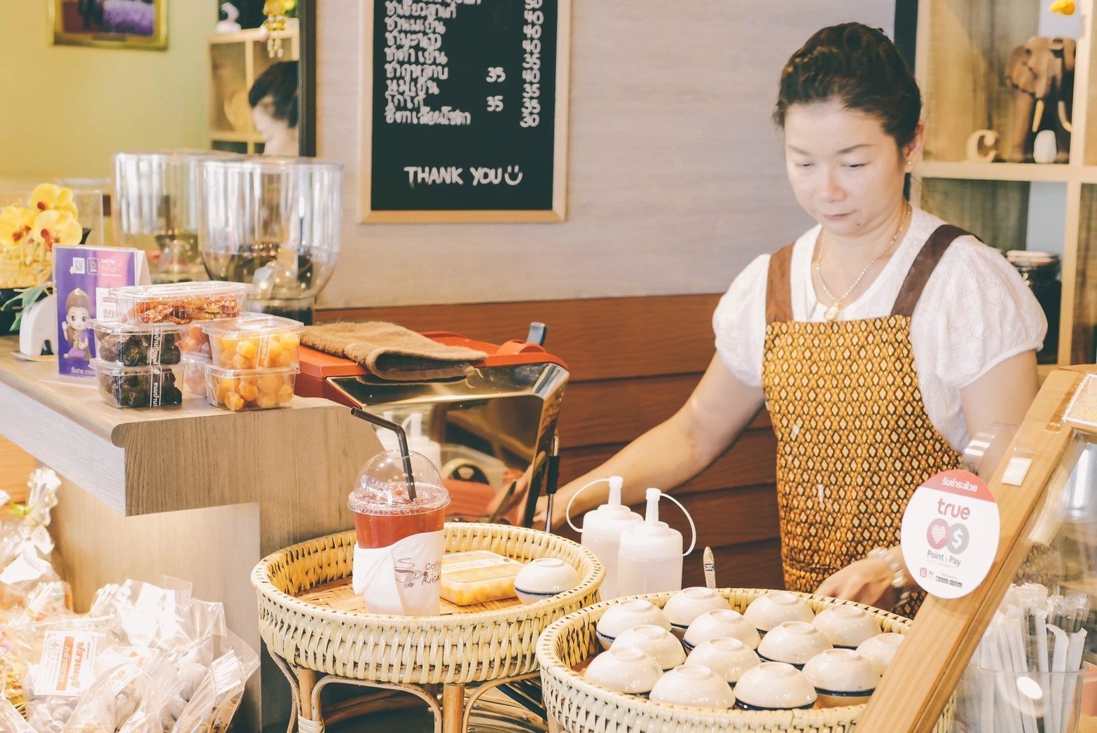"ชา หนม หวาน" ร้านกาแฟชิคๆ ตำนาน "ผกากรอง" ขนมกรุงเก่า