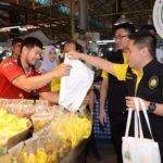 'วราวุธ' รมว.ทส. ยกทีมรณรงค์ลดรับ-ลดให้-ลดใช้ถุงพลาสติกหูหิ้วและโฟม