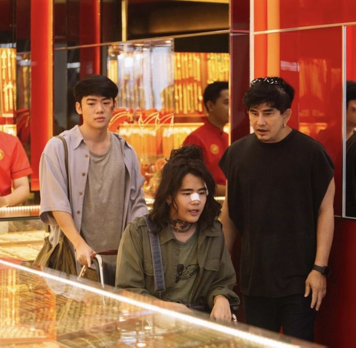 พชร์ อานนท์