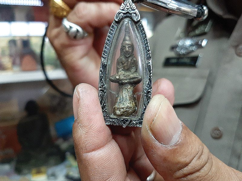 พระยอดธง-หลวงพ่อกร่าย