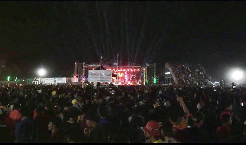 บรรยากาศคอนเสิร์ต ปู พงษ์สิทธิ์ ในงานช้างแฟร์ จ.สุรินทร์