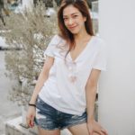 แป้ง อรจิรา โพสท่าขายรองเท้า-กระเป๋า ทำเอาชาวเน็ตโฟกัสผิดจุดแบบรัวๆ