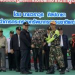 "วราวุธ" รมว.ทส. สร้างขวัญกำลังใจเจ้าหน้าที่ พร้อมเดินหน้ารณรงค์เลิกใช้ถุงพลาสติก