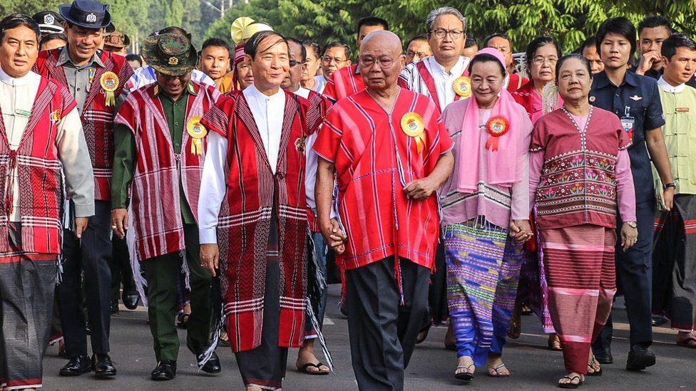 ဘားအံမှာလုပ်တဲ့ ကရင်ပြည်နယ်နေ့ အခမ်းအနားကို နိုင်ငံတော်သမ္မတနဲ့ ဇနီး တက်ရောက်