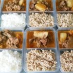 สุขใจที่ได้ทำ! แห่ชื่นชม สาวไทย ทำอาหาร แจกเจ้าหน้าที่ ดับไฟป่าออสเตรเลีย