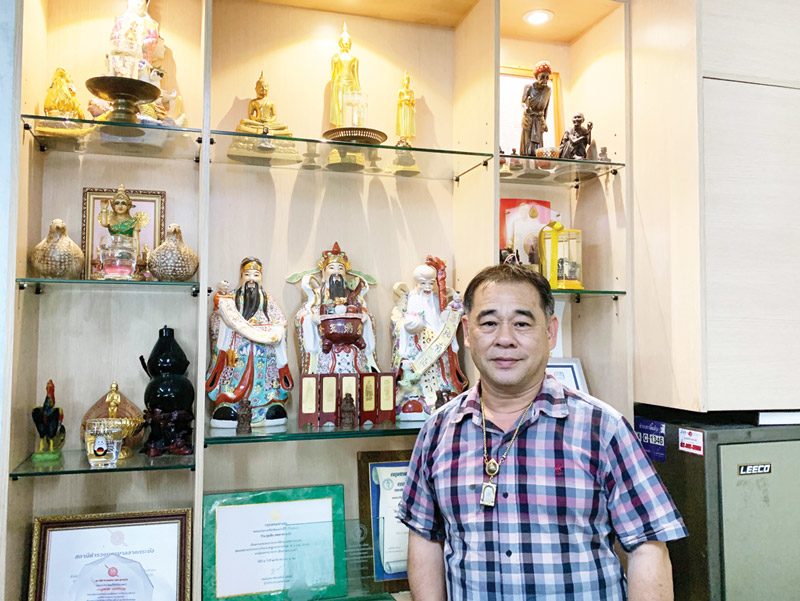 สุพัชรไชย แพทย์รัตนกุล แขวนหลวงปู่ทิม-หลวงปู่ภู