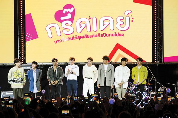 ‘คุณ-มีน’นำทีม 6 หล่อชวนฝันร่วม‘กรี๊ดเดย์’ แฟนๆฟินกิจกรรมพิเศษที่ Viu จัดให้สมาชิก