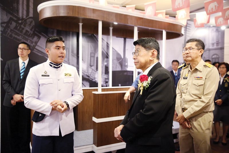 ธงไตรรงค์ธำรงไทย