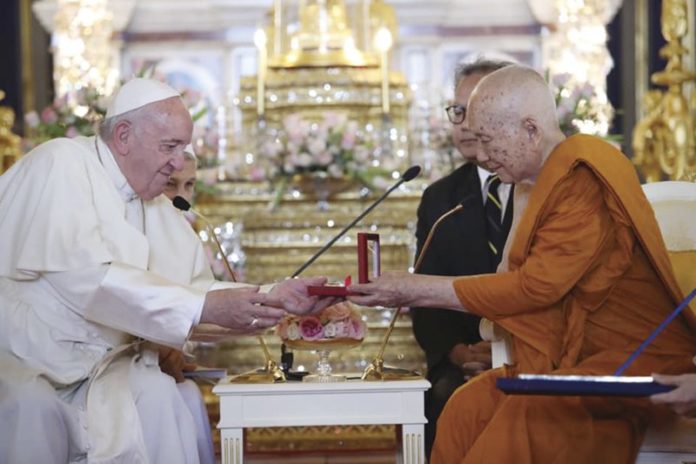 สานสัมพันธ์ 2 ศาสนา โป๊ปเข้าเฝ้าสมเด็จสังฆราช : พระเครื่อง