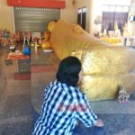 งวดนี้เห็นจะจะ! แห่ซื้อเลขเด็ด หลวงพ่อแช่น้ำ-พระนอนเกลี้ยงแผง หลังให้โชค10ล.