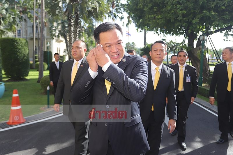 นายอนุทิน ชาญวีรกูล รองนายกรัฐมนตรี และรมว.สาธารณสุข