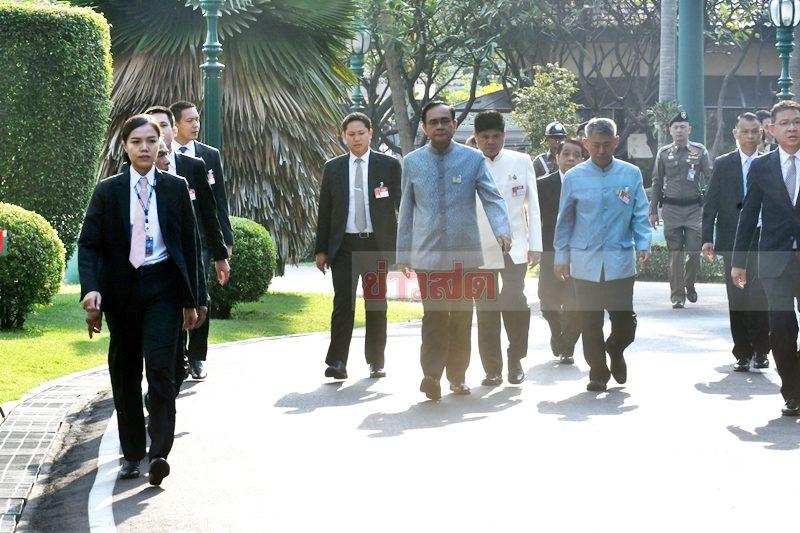 บิ๊กตู่ พล.อ.ประยุทธ์ จันทร์โอชา นายกรัฐมนตรี เปลี่ยนเส้นทางเดินไปประชุมครม.