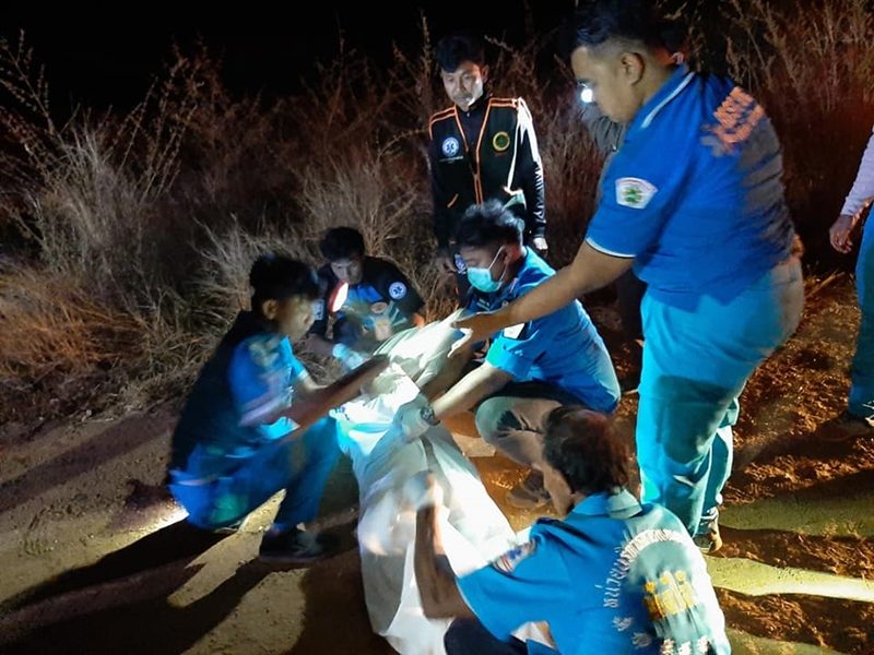 เจ้าหน้าที่เตรียมนำศพถูก ฆ่าทุบหัว ส่งชันสูตรพลิกศพอย่างละเอียดอีกครั้ง