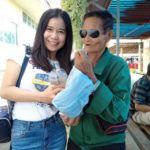 ไม่ลืมบุญคุณ! ‘น้องฟาง’ถูกหวย 6 ล้านตามหาปู่ตาบอดขายลอตเตอรี่ มอบรางวัลตอบแทนให้โชค