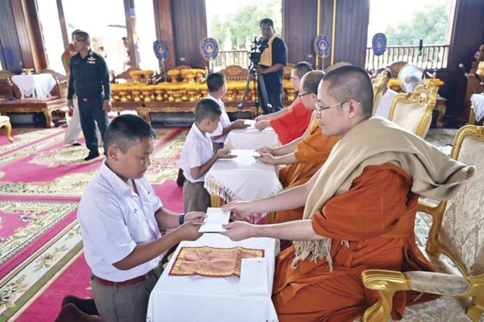 มูลนิธิพุทธสุวัณณภูมิ ปันน้ำใจสร้างยิ้ม น.ร.ดอย : สดจากหน้าพระเครื่อง