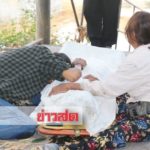 สะเทือนใจ‘พ่อแม่-ปู่ย่า’กอดศพร้องไห้ระงม ม.2 พุ่งหลาวลงแม่น้ำโผล่อีกทีเป็นศพ(คลิป)