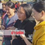 สะเทือนใจทั้งถนน! แม่ร้องไห้โฮกอดศพลูกปวช.ชนเก๋งดับ ร่ำร้องขอให้ช่วยลูกชายด้วย(คลิป)