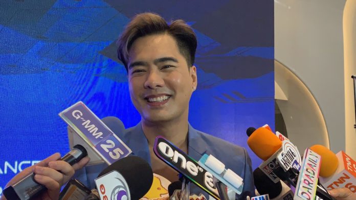 เคลลี่ ธนะพัฒน์