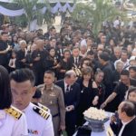 พระราชทานเพลิงศพ‘หลวงปู่หลาย’ เกจิดังวัดนาจอมเทียน นับพันแห่อาลัยล้นวัด(คลิป)