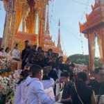 พระราชทานเพลิงศพ‘หลวงปู่หลาย’ เกจิดังวัดนาจอมเทียน นับพันแห่อาลัยล้นวัด(คลิป)
