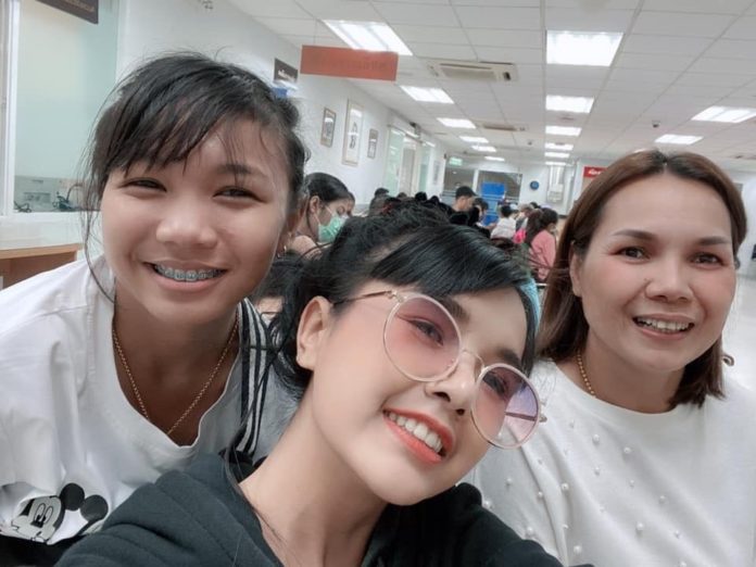 เจนนี่-ลิลลี่ ให้กำลังใจแม่ เจนนี่-ลิลลี่ ให้กำลังใจแม่