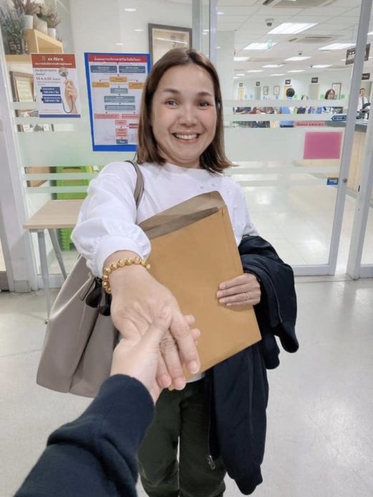 เจนนี่-ลิลลี่ ให้กำลังใจแม่ เจนนี่-ลิลลี่ ให้กำลังใจแม่