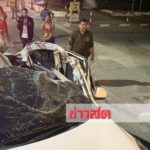 สุดเสียวเก๋งชนแหลก! หญิง 70 ขับเสยท้ายบรรทุกเสียบติดคาโครงเหล็กกลางลำ พังยับเจ็บ 2 (คลิป)