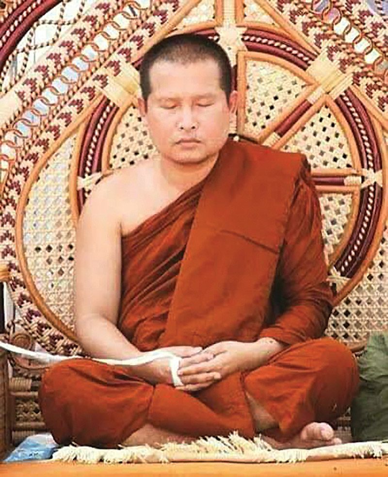 รูปหล่อพระอาจารย์สุริยัณ