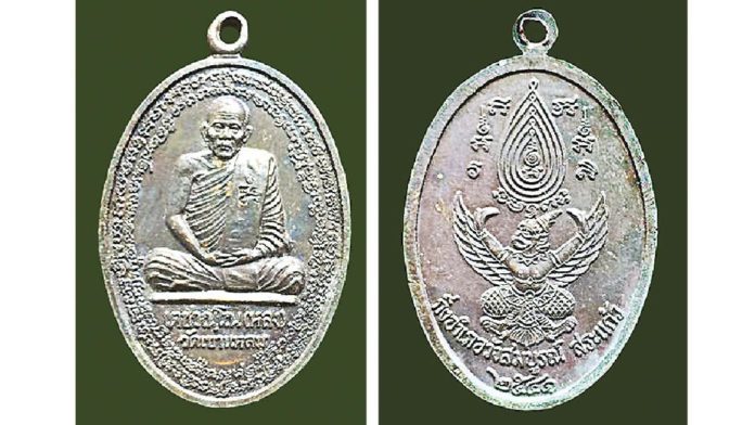 หลวงพ่อในวิหาร