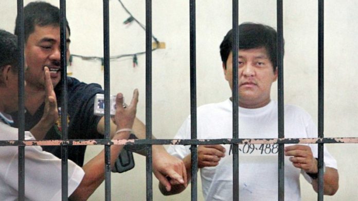ศาลสั่ง “ขังลืม” อดีตนายกฯ เล็ก