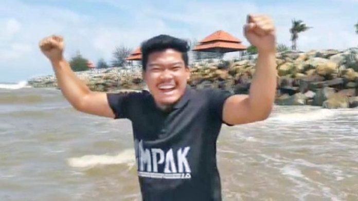 แห่ชื่นชม! นศ.หนุ่มช่วย