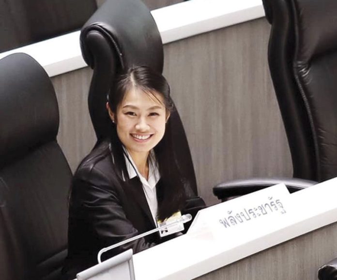 สตรี