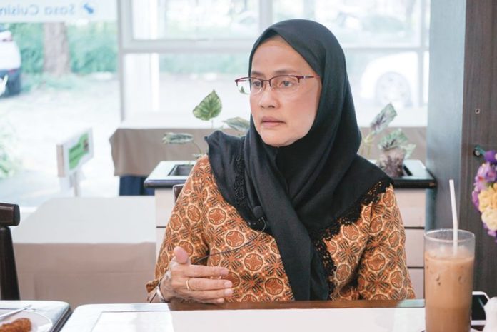 สตรี