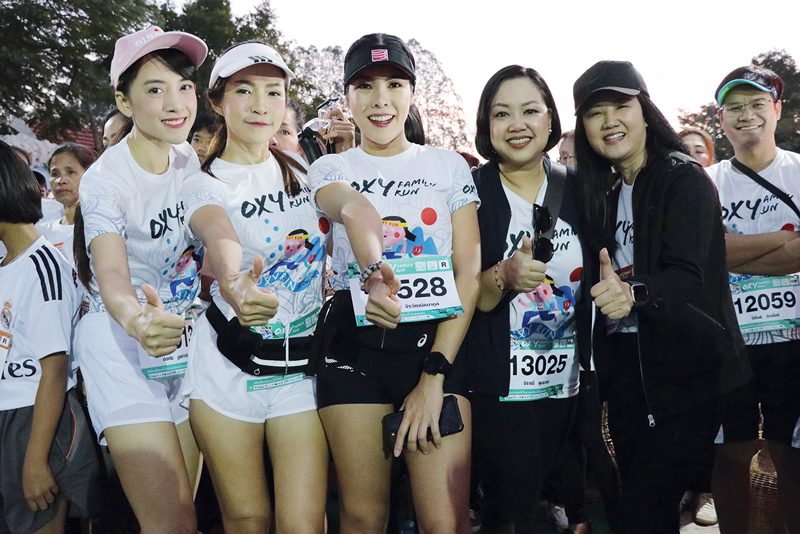 ‘โบว์-มิกค์’นำทีมวิ่งส่งท้ายปี