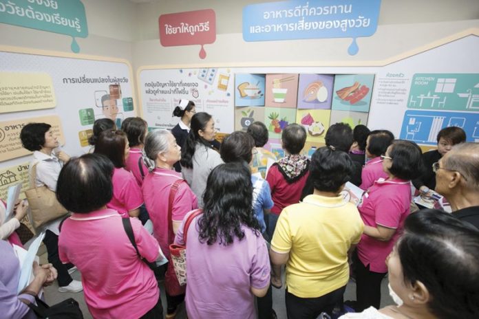 ชวนสูงวัยใส่ใจ ไม่ล้มไม่พรุน : รายงานพิเศษ