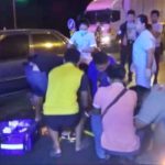 สนั่นสามแยก! ครูวัยเกษียณ นั่งเก๋งกลับจากดูงาน เมียขับรถชนกระบะดับในวันครู