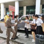 ตำรวจบางเขน แจกหน้ากากอนามัย นิสิตนักศึกษาม.ศรีปทุม-ปชช. ป้องกันฝุ่นพิษ