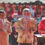 พ่อเมืองแปดริ้ว จุดธูปขอพรให้ประชาชนพ้นวิกฤต ไวรัสโคโรนา-ภัยแล้ง-ฝุ่นPM2.5