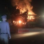 ไฟไหม้บ้าน คลอกยาย79 ดับทุรนคากองเพลิง เผยภาพสลด หลานเศร้าช่วยไม่ทัน